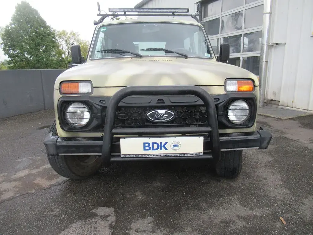 Second-hand Lada niva 82 CP (60 kW) 2010 Bej SUV