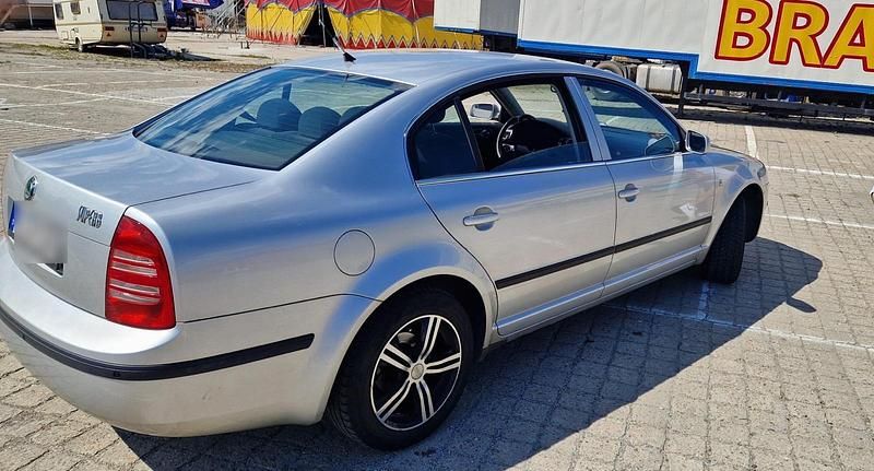 Gebraucht Skoda Superb 150 PS (110 kW) 2004 Silber Limousine