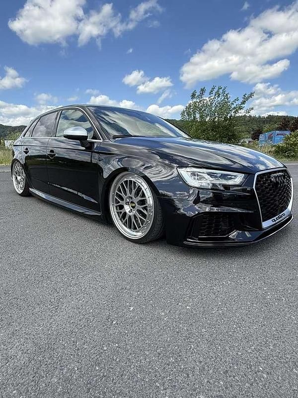 Schwarz Gebraucht 2018 Audi RS3 Design Limousine | 52.000 € - Bild 1/4