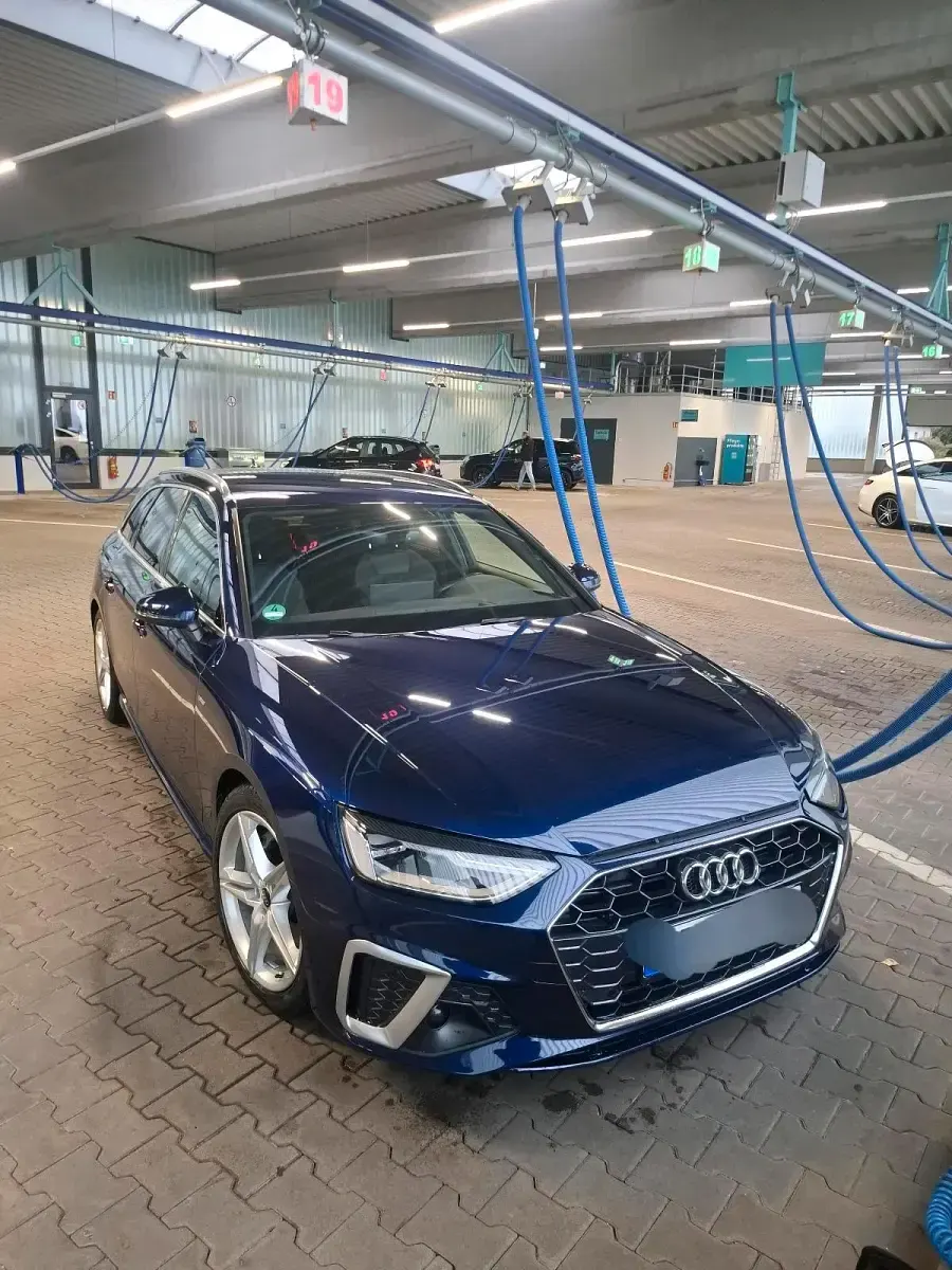 Używany Audi A4 S-Line 204 KM (150 kW) 2022 Niebieski Kombi