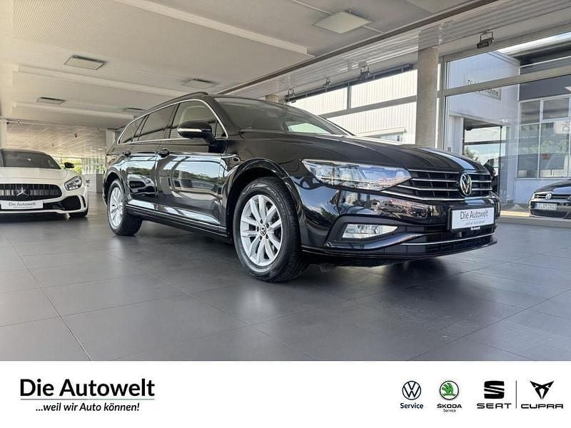 Deep black perleffekt (schwarz) Gebraucht 2022 VW Passat Business Kombi | 20.980 € (Guter Preis) - Bild 1/4