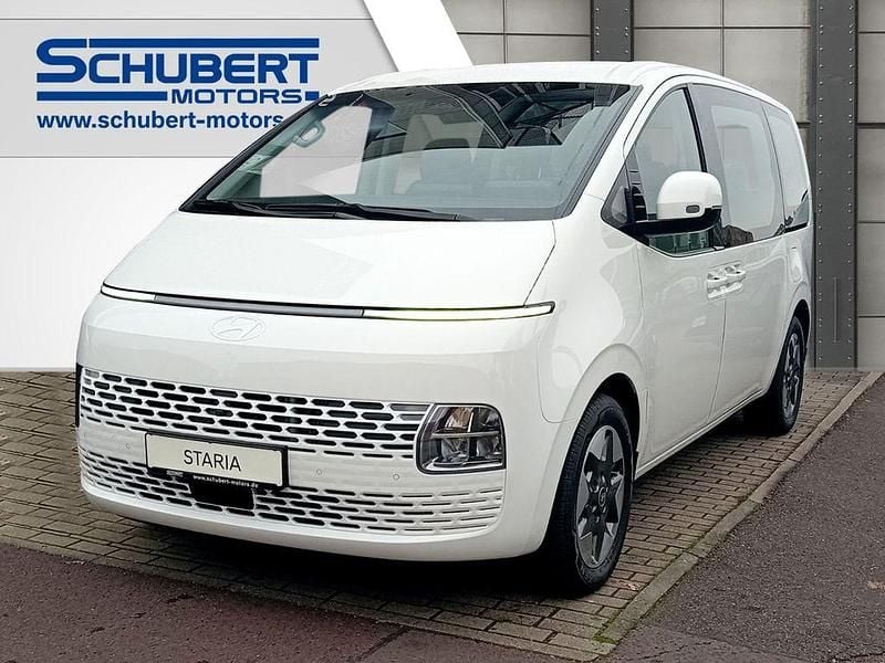 Weiß Gebraucht 2024 Hyundai Staria Trend Van / Kleinbus | 39.490 € (Superpreis) - Bild 1/4