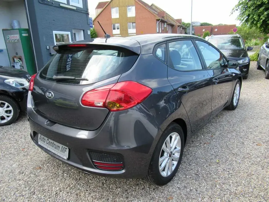 Gebraucht Kia Ceed Edition 7 99 PS (72 kW) 2016 Grau Kleinwagen