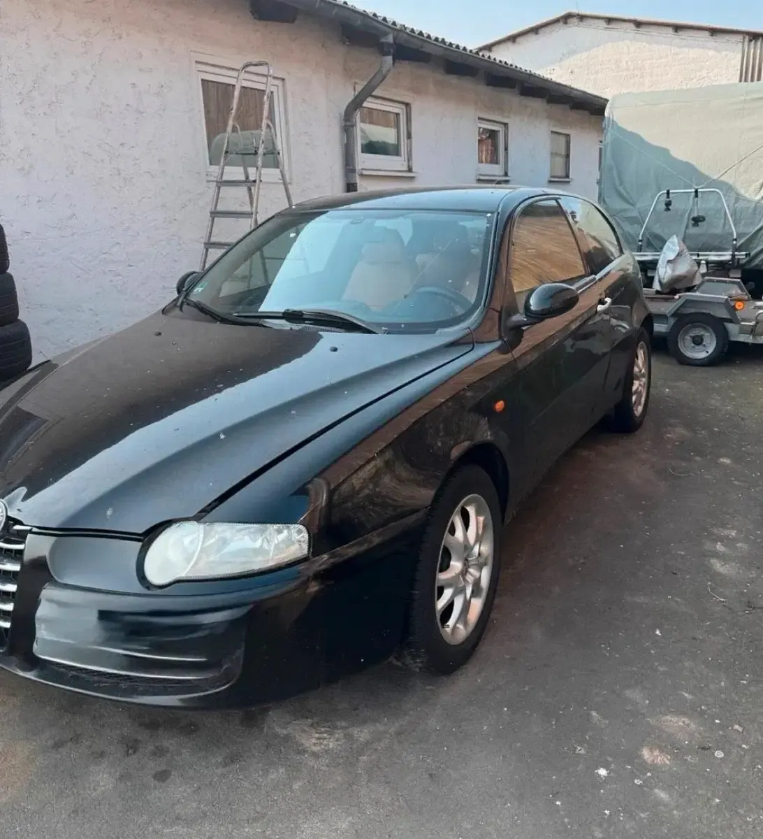 Gebraucht Alfa Romeo 147 120 PS (88 kW) 2002 Schwarz Kleinwagen