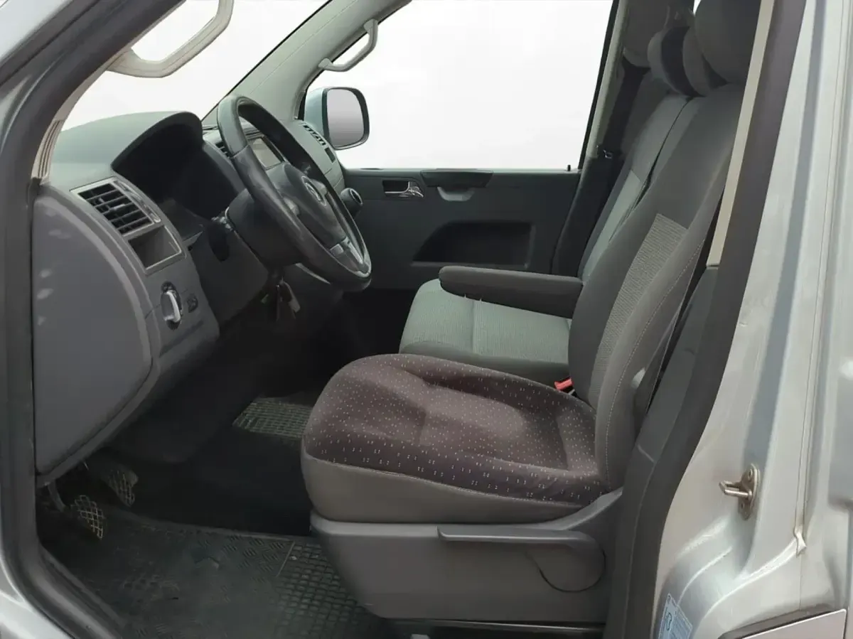 Gebraucht VW Caravelle Comfortline 140 PS (102 kW) 2012 Silber Van