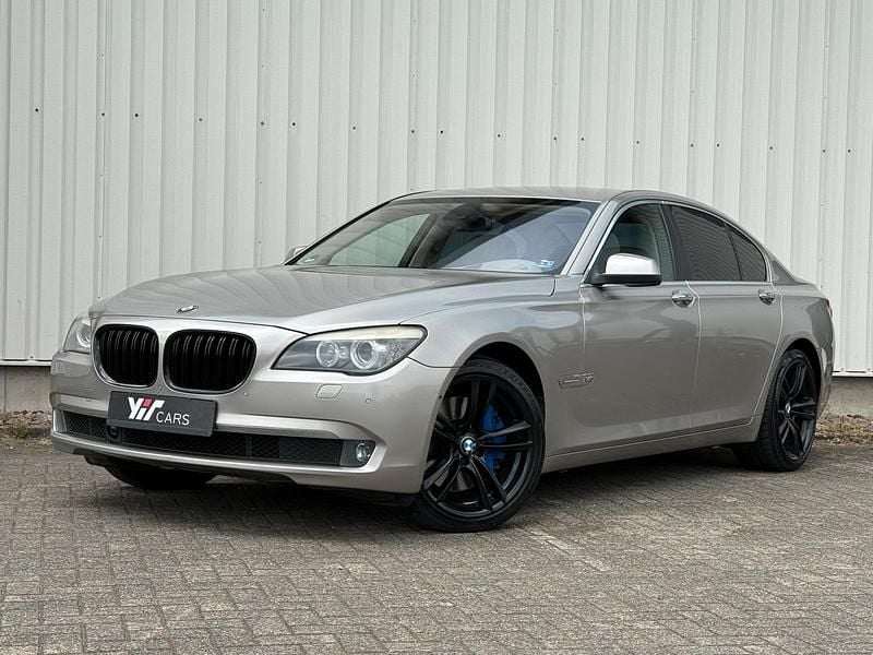 Grau Gebraucht 2008 BMW 750 Limousine | 9.980 € (Fairer Preis) - Bild 1/4