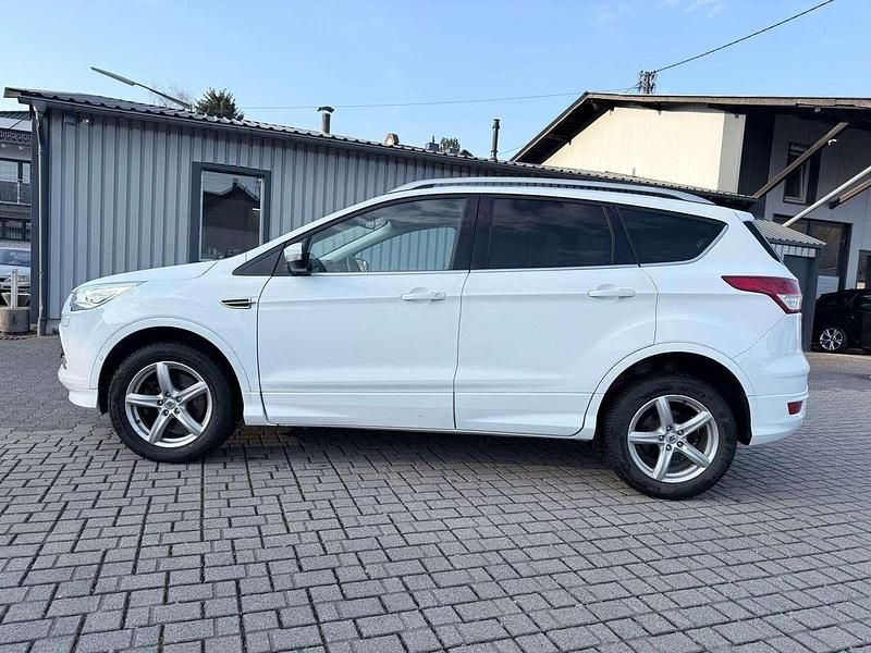 Gebraucht Ford Kuga Individual 179 PS (131 kW) 2016 Frostweiß SUV