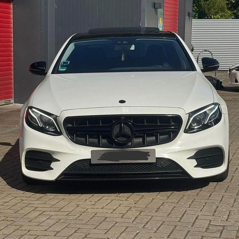 Gebraucht Mercedes E220 AMG 194 PS (142 kW) 2016 Weiß Limousine
