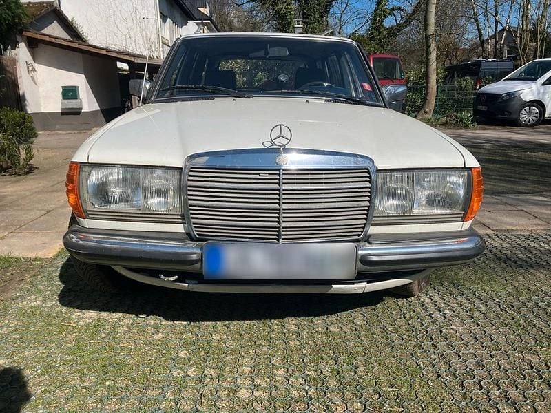 Gebraucht Mercedes 240 72 PS (52 kW) 1985 Kombi