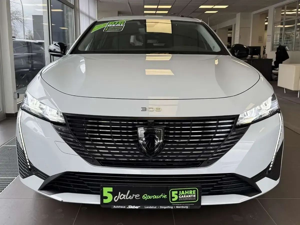Gebraucht Peugeot 308 Allure 131 PS (96 kW) 2024 Weiss/typ aussenverkleidung me Limousine