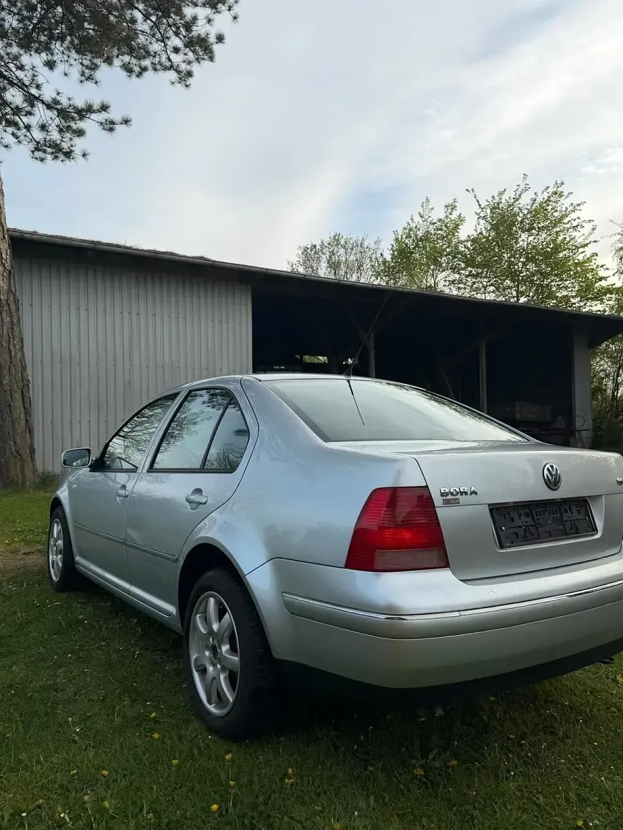 Gebraucht VW Bora 102 PS (75 kW) 2003 Grau Limousine
