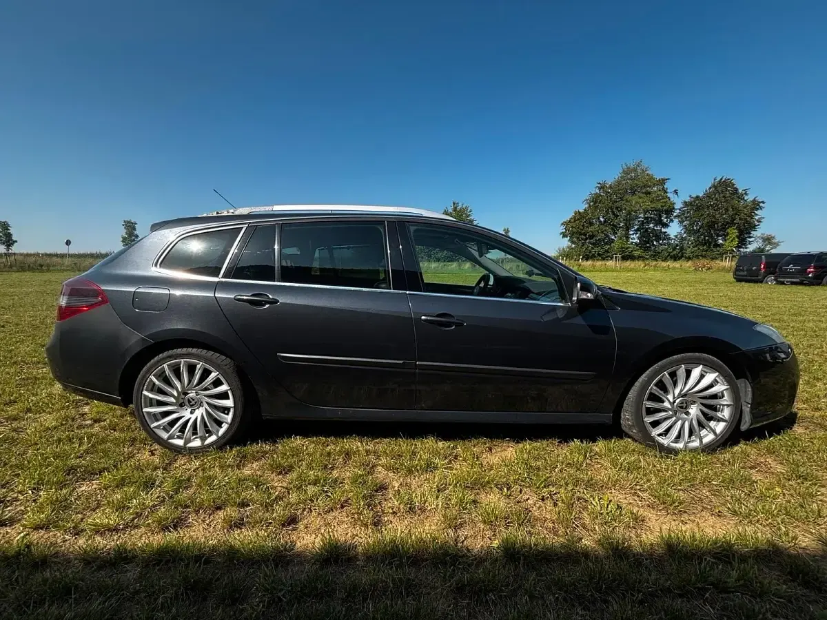 Gebraucht Renault Laguna III 150 PS (110 kW) 2010 Schwarz Limousine