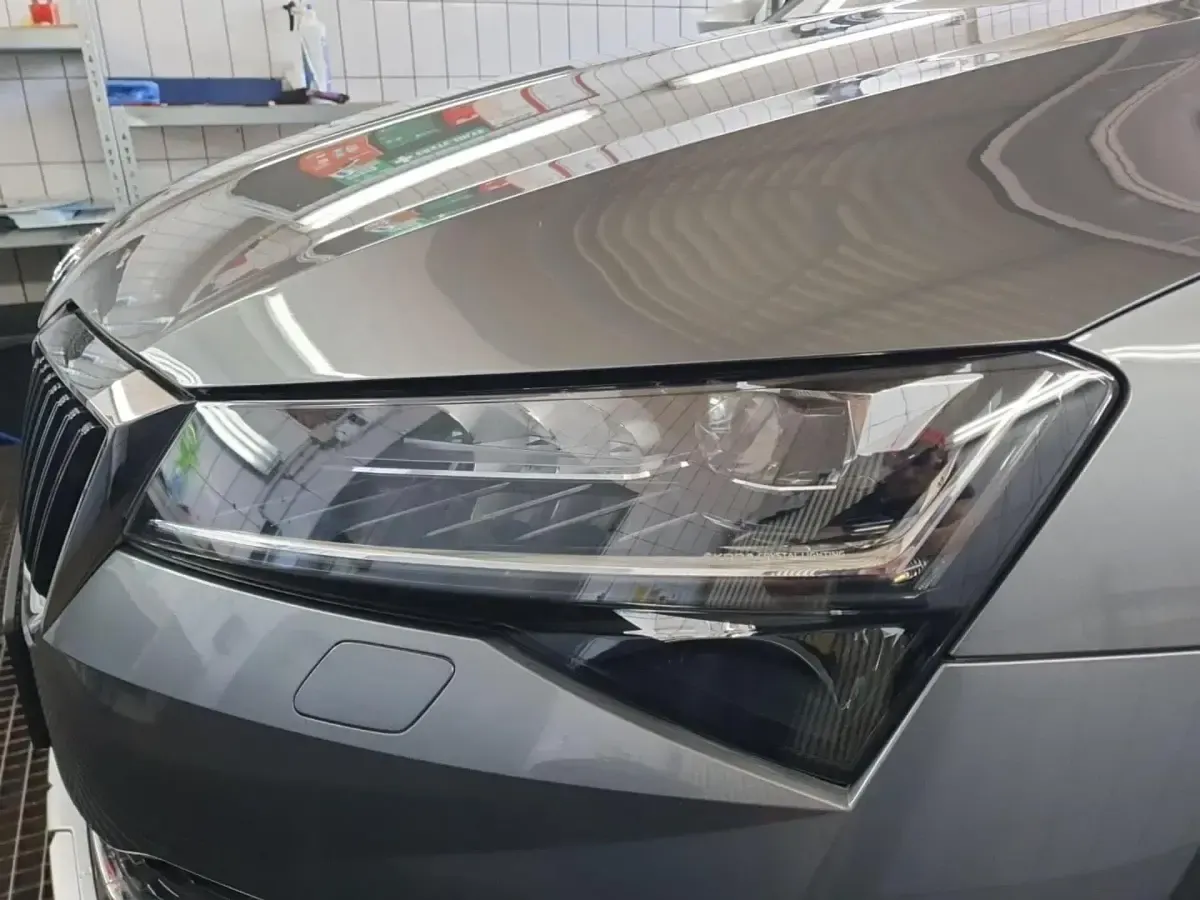 Gebraucht Skoda Superb Scout 4x4 218 PS (160 kW) 2023 Graphitegrau (metallic) Kombi