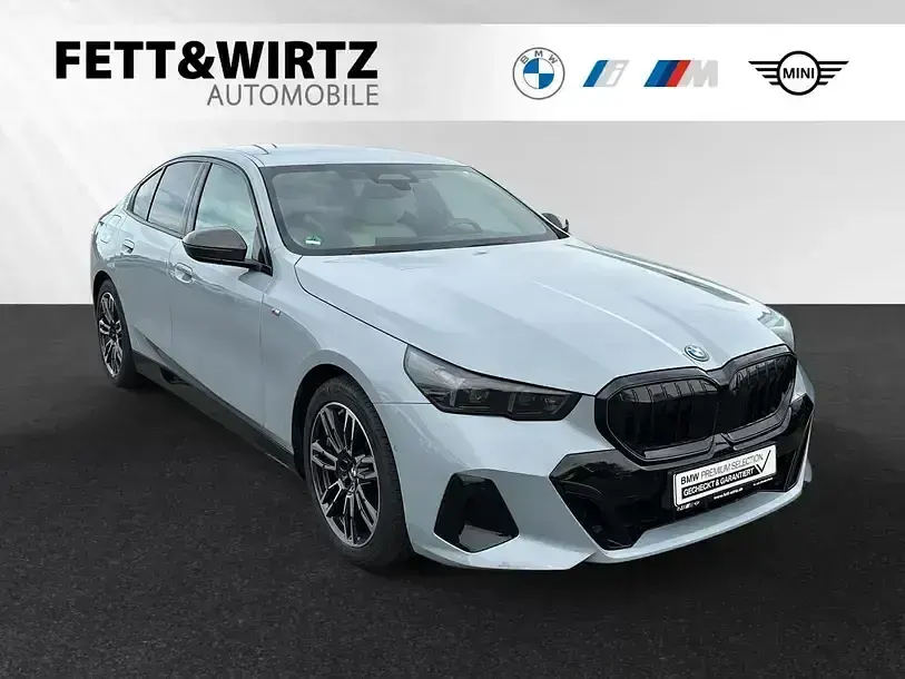 Gebraucht BMW 550e M Sport 489 PS (359 kW) 2025 Limousine