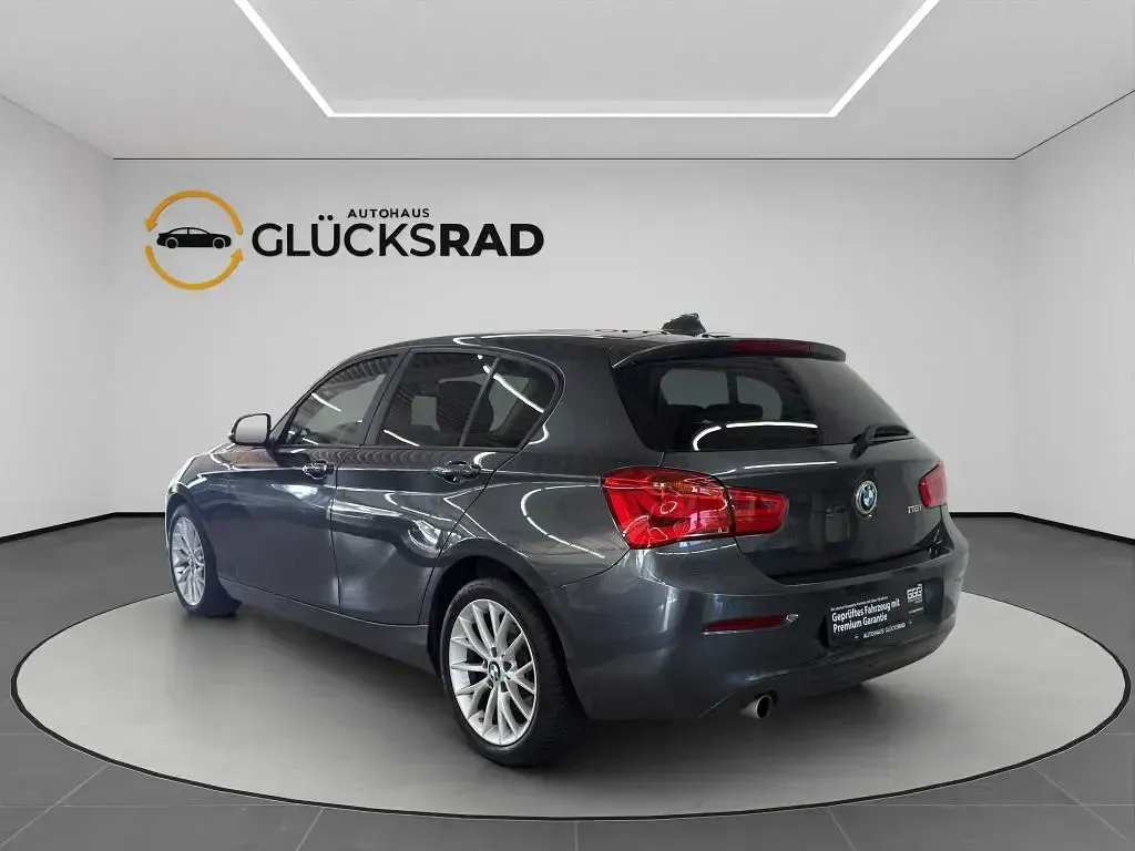 Gebraucht BMW 118 Sport Line 136 PS (100 kW) 2019 Grau Limousine