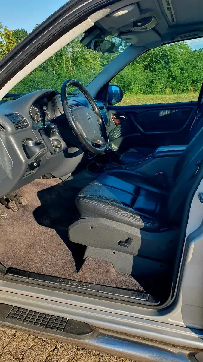 Gebraucht Mercedes ML270 163 PS (119 kW) 2001 Grau SUV