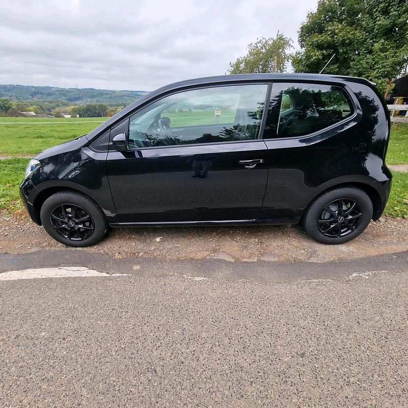 Schwarz Gebraucht 2017 VW up! Move Kleinwagen | 8.499 € (Fairer Preis) - Bild 1/4