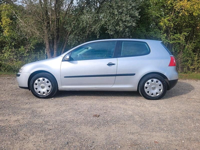 Second-hand VW Golf 75 CP (55 kW) 2005 Argintiu Coupe