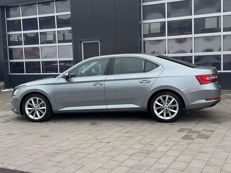 Gebraucht Skoda Superb Style 179 PS (131 kW) 2016 Grau Limousine