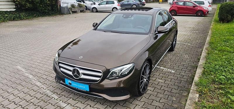 Braun Gebraucht 2017 Mercedes E350 Avantgarde Limousine | 33.333 € (Etwas zu teuer) - Bild 1/4