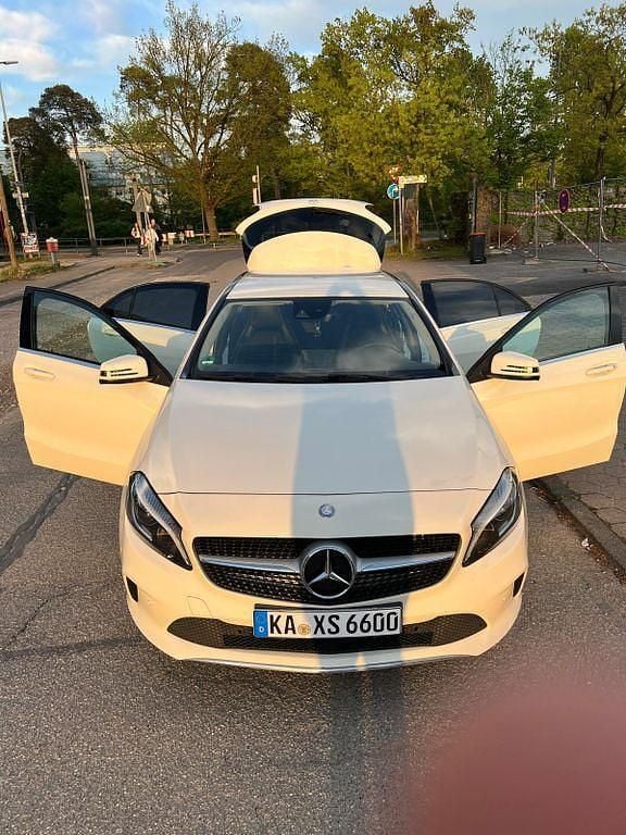 Weiß Gebraucht 2016 Mercedes A200 Urban Limousine | 10.500 € (Fairer Preis) - Bild 1/4