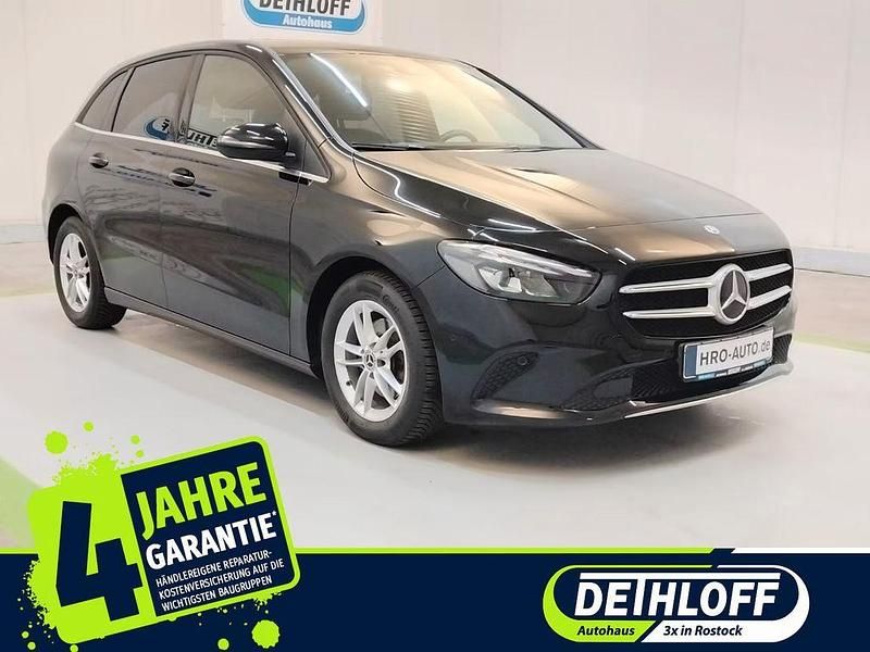 Schwarz Gebraucht 2020 Mercedes B180 Style Van / Kleinbus | 22.810 € (Fairer Preis) - Bild 1/4
