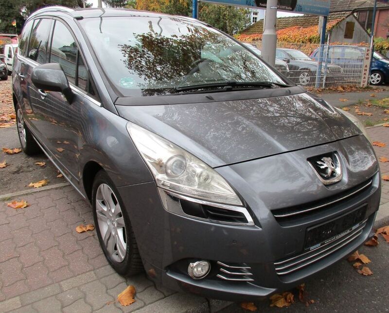 Grau Gebraucht 2011 Peugeot 5008 Platinum Van / Kleinbus | 4.750 € (Fairer Preis) - Bild 1/4
