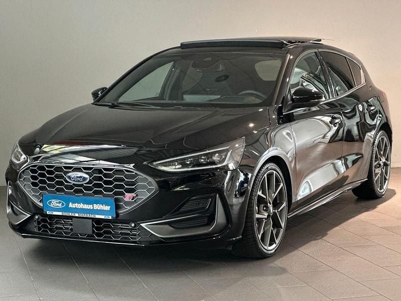 Schwarz Gebraucht 2023 Ford Focus ST Limousine | 34.990 € (Fairer Preis) - Bild 1/4