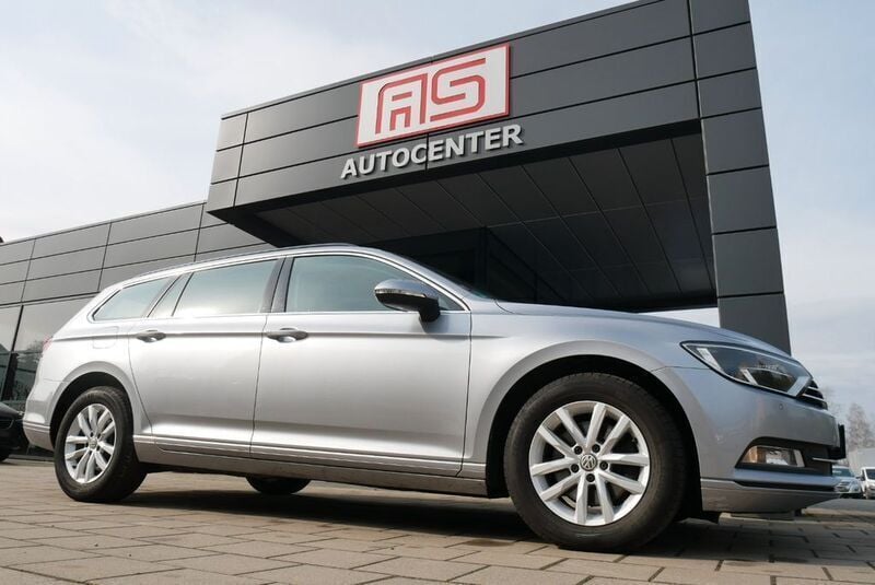Silber Gebraucht 2018 VW Passat Comfortline Kombi | 12.490 € (Superpreis) - Bild 1/4