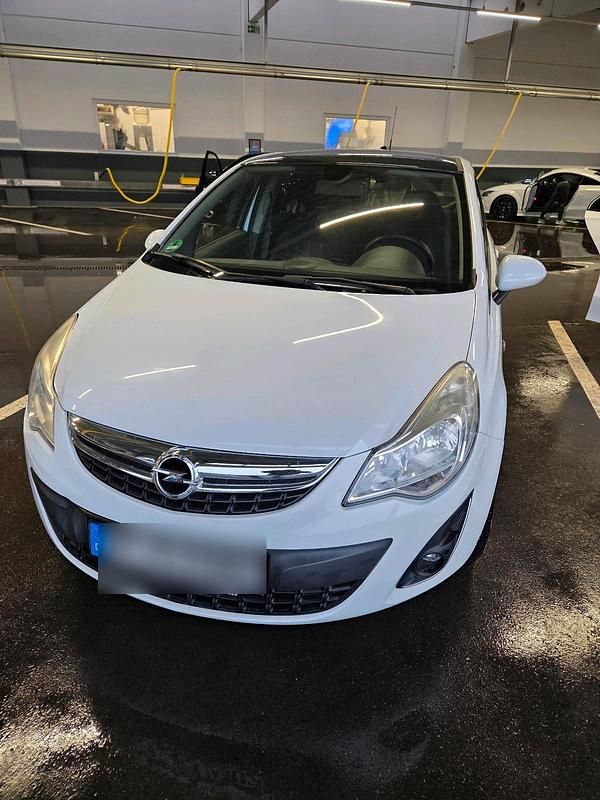 Weiß Gebraucht 2012 Opel Corsa Edition Kleinwagen | 6.970 € (Teuer) - Bild 1/4
