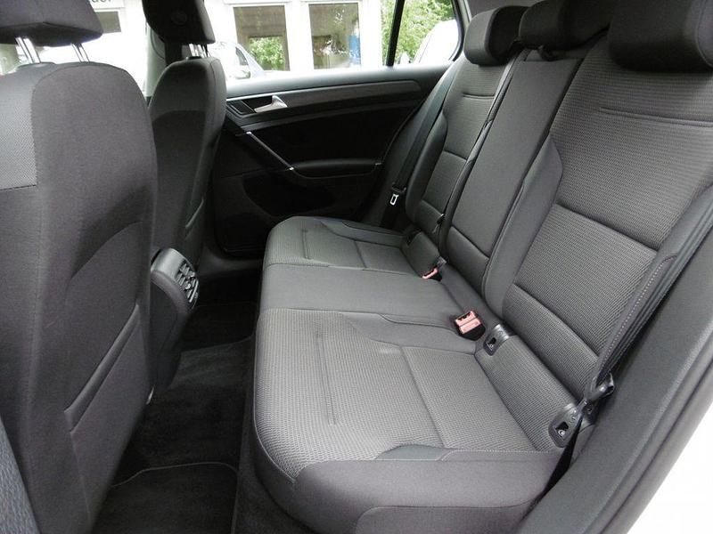 Gebraucht VW e-Golf 100 kW (136 PS) 2018 Weiß Kleinwagen