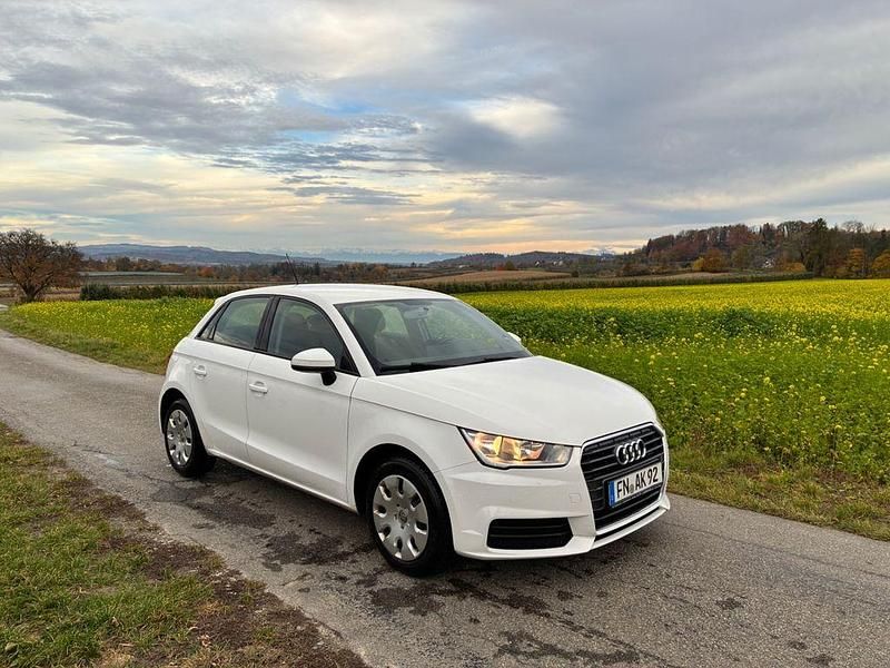 Weiß Gebraucht 2016 Audi A1 Sportback Sport Kleinwagen | 8.999 € (Guter Preis) - Bild 1/4