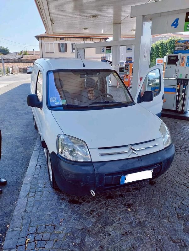 Weiß Gebraucht 2007 Citroën Berlingo Van / Kleinbus | 3.000 € (Etwas zu teuer) - Bild 1/4