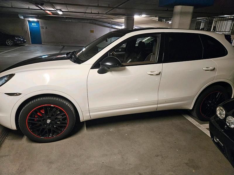 Weiß Gebraucht 2010 Porsche Cayenne SUV | 12.900 € (Guter Preis) - Bild 1/4