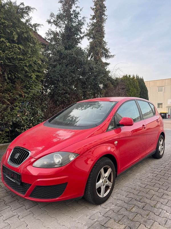 Gebraucht Seat Altea 125 PS (91 kW) 2011 Rot Limousine