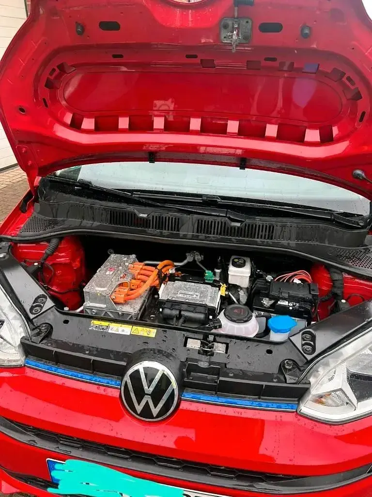 Używany VW e-up! United 61 kW (83 KM) 2021 Czerwony Hatchback