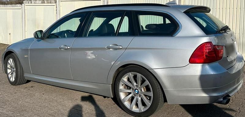Gebraucht BMW 320 184 PS (135 kW) 2011 Silber Kombi