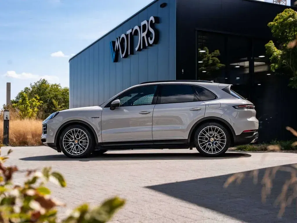 Gebraucht Porsche Cayenne Sport 470 PS (345 kW) 2023 Grau SUV