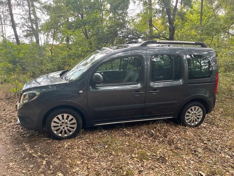Grau Gebraucht 2018 Mercedes Citan 111 Kombi | 9.999 € (Guter Preis) - Bild 1/4