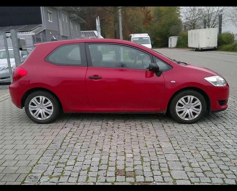 Gebraucht Toyota Auris Basis 97 PS (71 kW) 2007 Super red 3 Kleinwagen