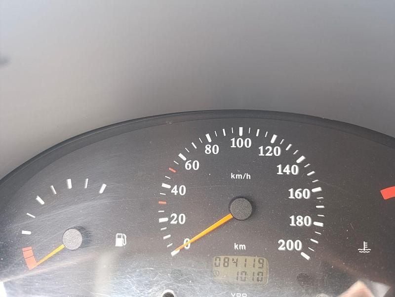 Gebraucht Nissan Micra 60 PS (44 kW) 2000 Rot Kleinwagen