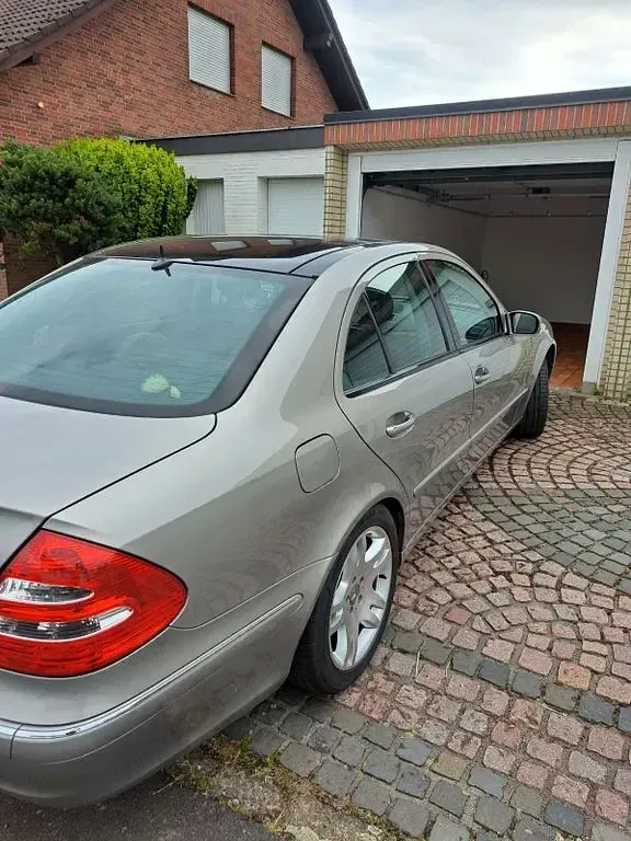 Gebraucht Mercedes E350 272 PS (200 kW) 2005 Silber Limousine