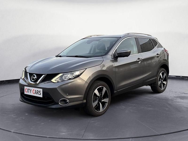 Grau Gebraucht 2016 Nissan Qashqai N-Connecta SUV | 11.490 € (Fairer Preis) - Bild 1/4