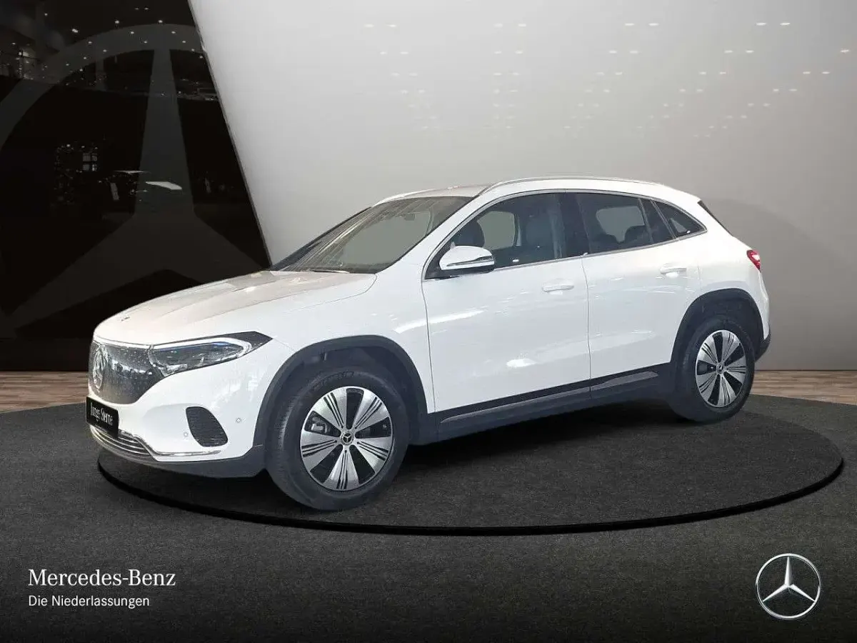 Gebraucht Mercedes EQA250 Advanced 139 kW (190 PS) 2025 Polarweiß SUV