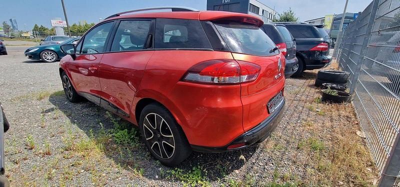 Gebraucht Renault Clio GrandTour Dynamique 90 PS (66 kW) 2015 Rot Kombi