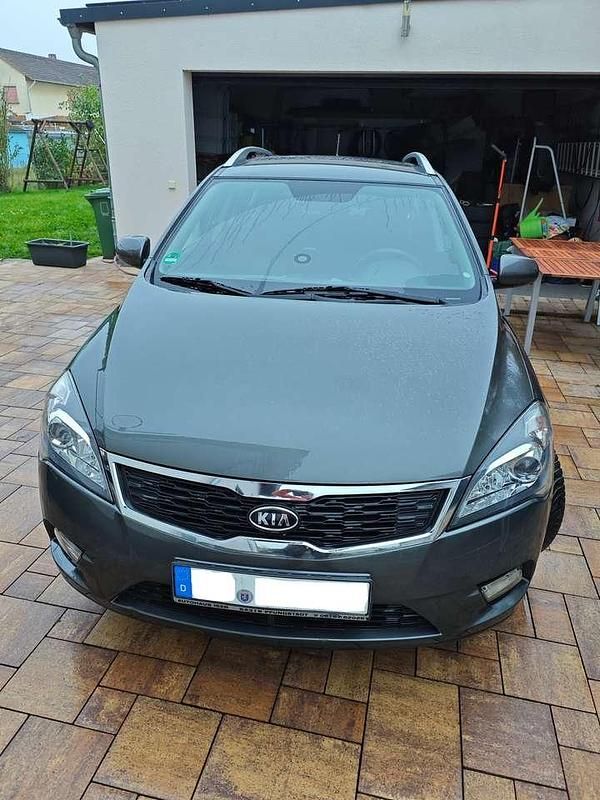 Grau Gebraucht 2010 Kia Ceed Sportswagon Spirit Kombi | 2.999 € (Guter Preis) - Bild 1/4