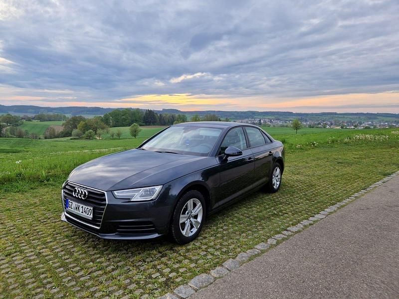Blau Gebraucht 2016 Audi A4 Limousine | 15.000 € - Bild 1/4