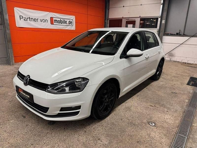 Weiß Gebraucht 2014 VW Golf VII Trendline Limousine | 8.999 € (Guter Preis) - Bild 1/4
