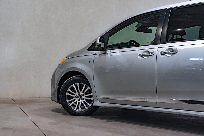 Gebraucht Toyota Sienna Limited 300 PS (220 kW) 2019 Silber Van / Kleinbus