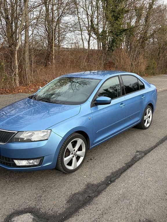 Blau Gebraucht 2013 Skoda Rapid Elegance Limousine | 4.900 € (Fairer Preis) - Bild 1/4